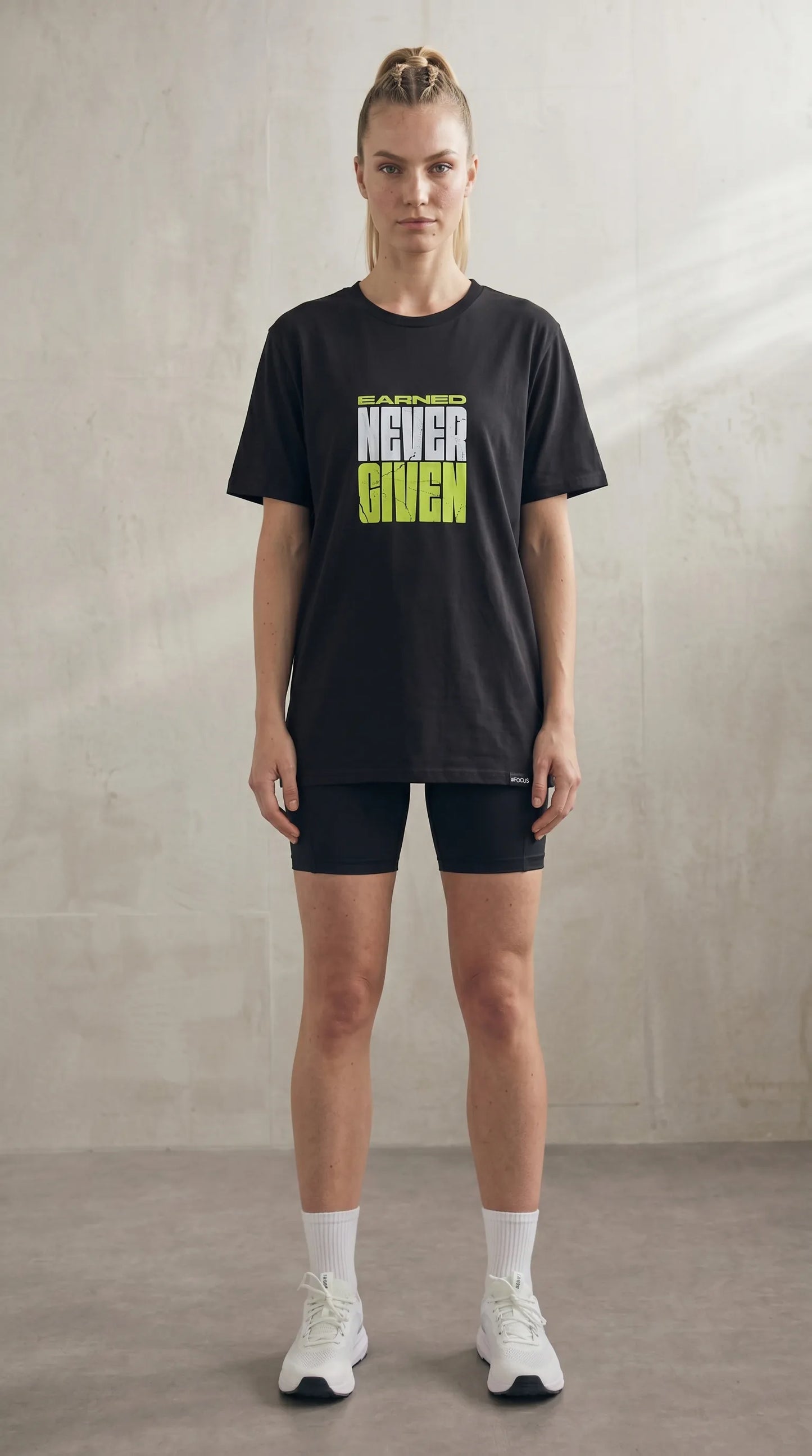 T-Shirt NEVER GIVEN Damen – REPBORN