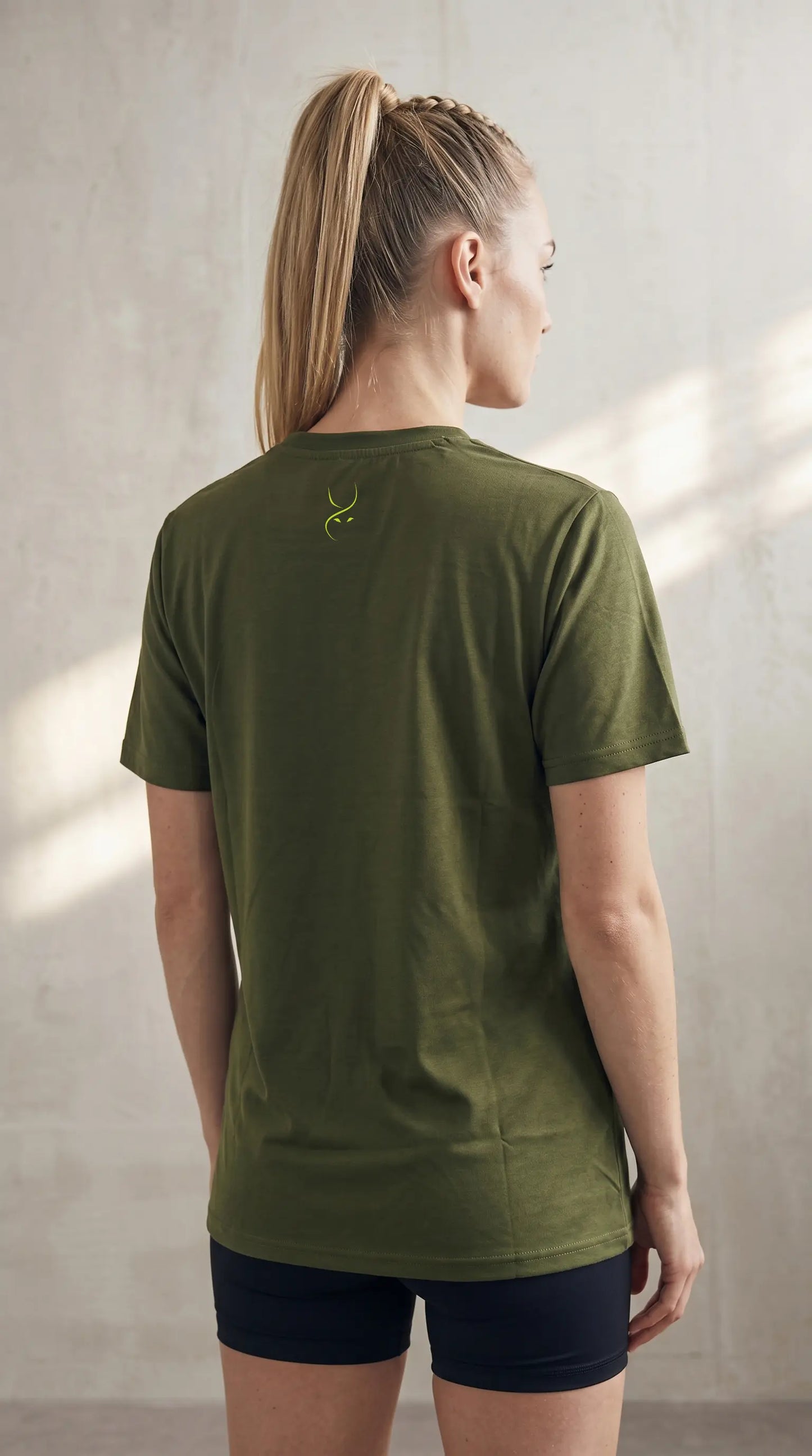 T-Shirt NEVER GIVEN Damen – REPBORN