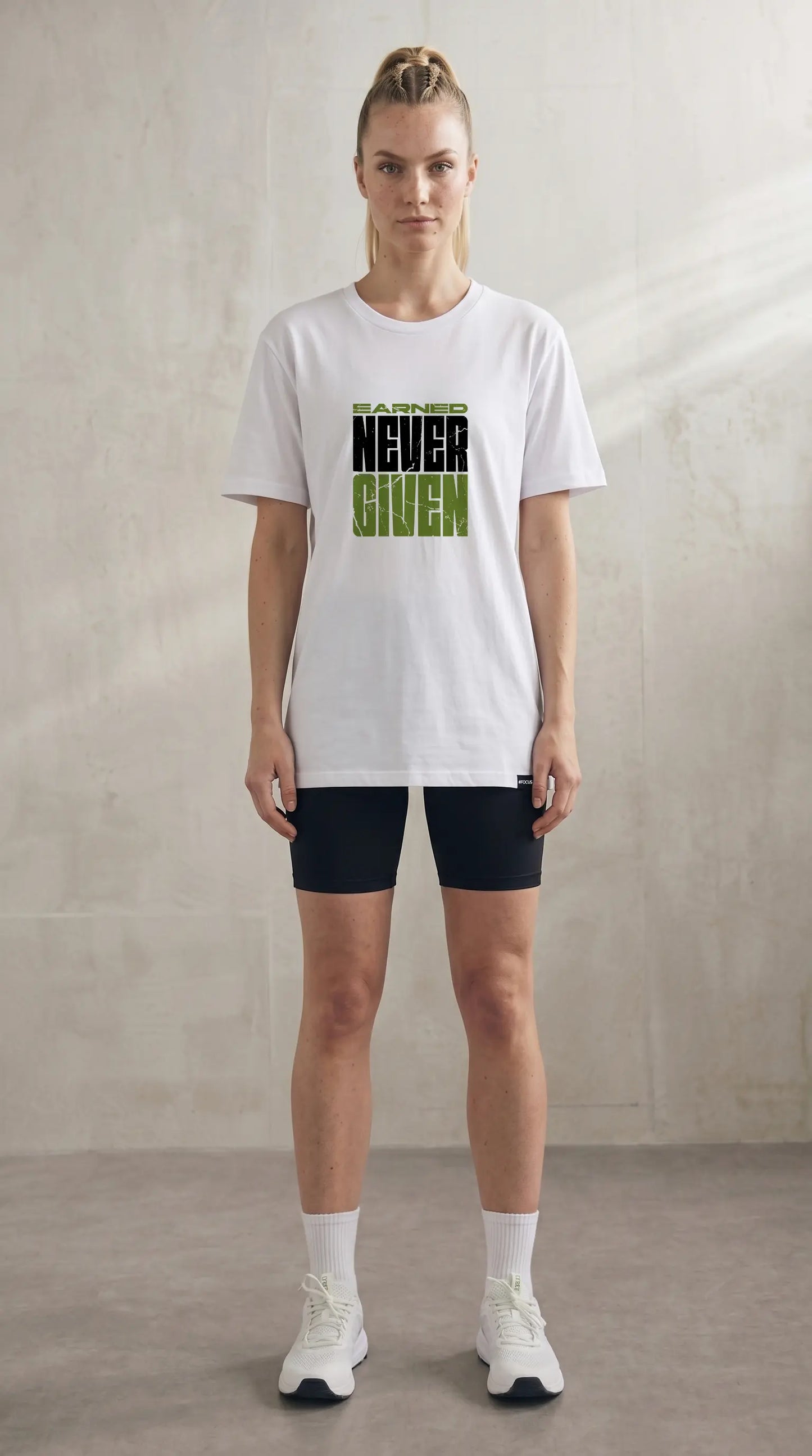 T-Shirt NEVER GIVEN Damen – REPBORN